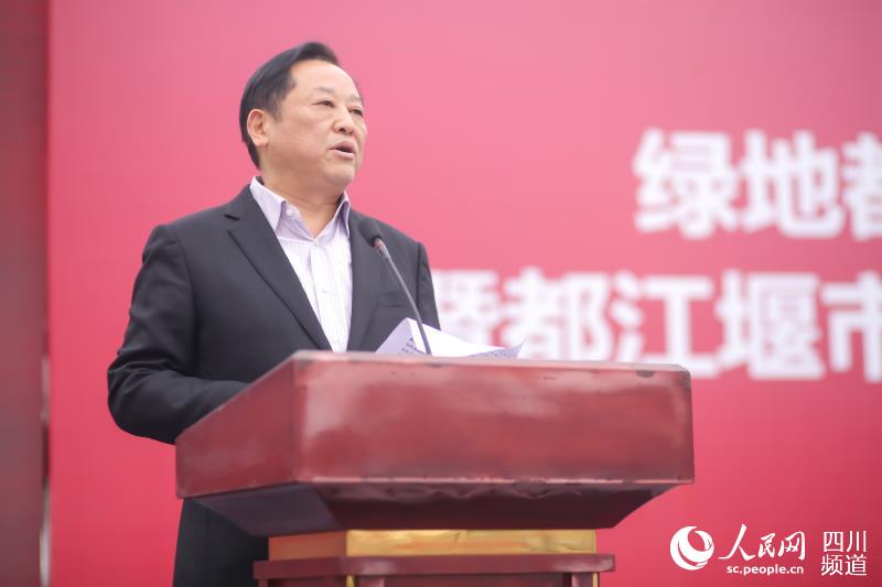 都江堰市委副书记,市长何维楷.