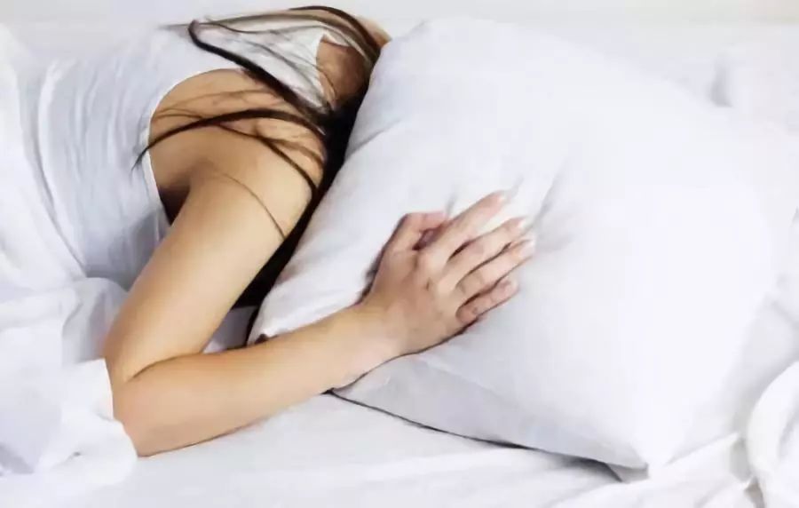 睡觉时有6种不舒服是身体求救信号别以为仅仅是小毛病