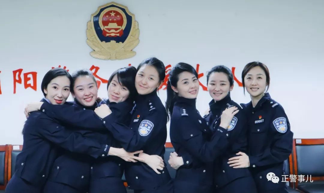 换下警服,她们惊艳了时光