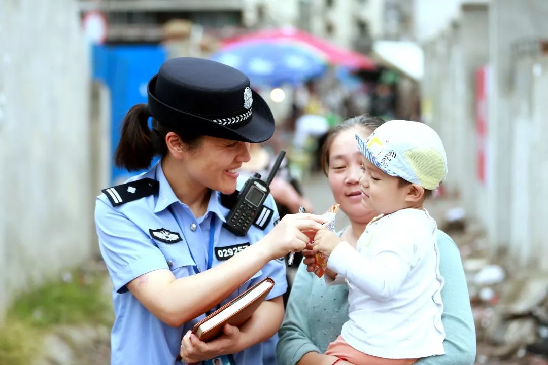 妇女节警花的另一面