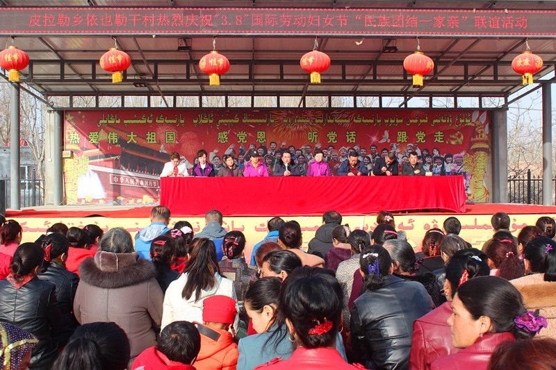 3月6日,自治区纪委监委驻阿克陶县皮拉勒乡依也勒干村工作队在村广场