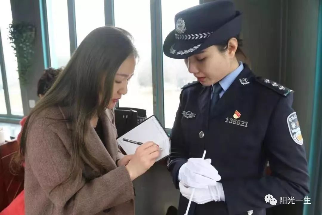 缉毒女警张敏只身卧底凭一句话看穿毒贩身份