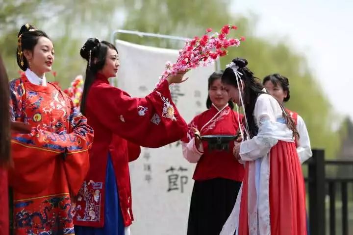 花朝节祭祀花神活动,又可以见到百人汉服小姐姐的盛况了!