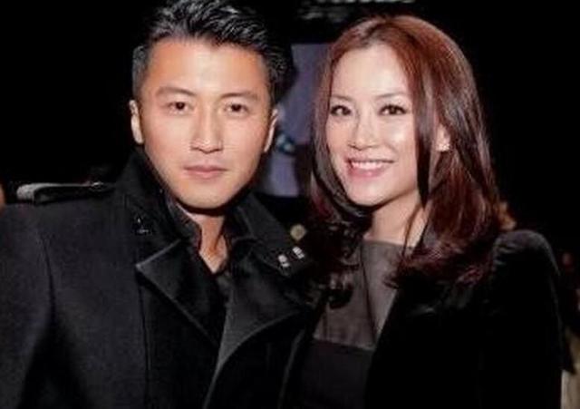 曝谢霆锋与霍汶希婚礼,王菲参加后大闹,本尊亲自回复