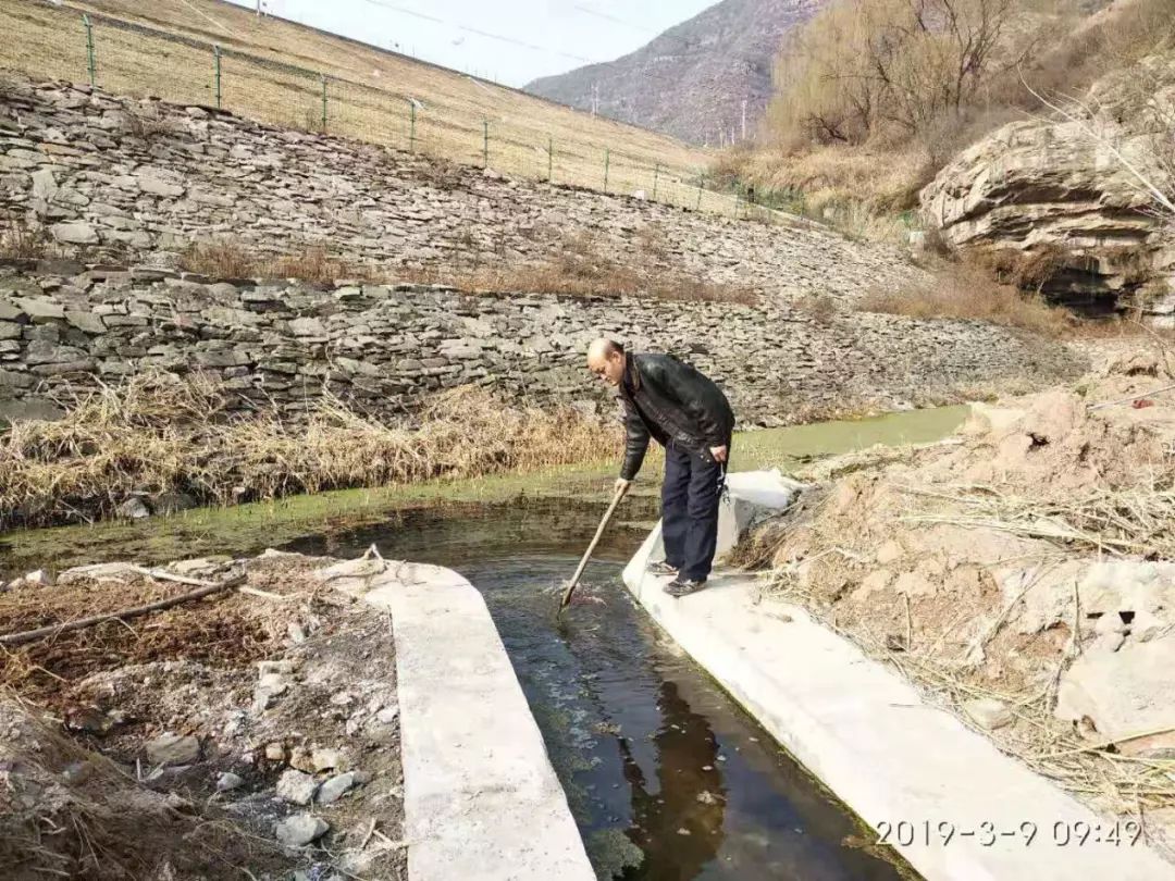 1.库区站人员巡查城市供水管道,量水堰,背水坡.