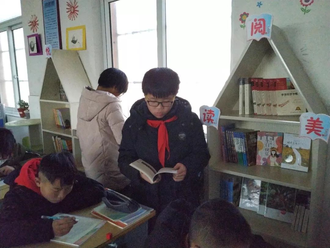 最美班级图书角白米中心小学