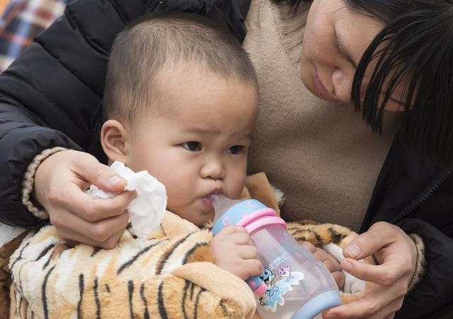                     开春孩子痰多咳嗽，睡觉像在打呼噜？医生支招：2步化痰止咳