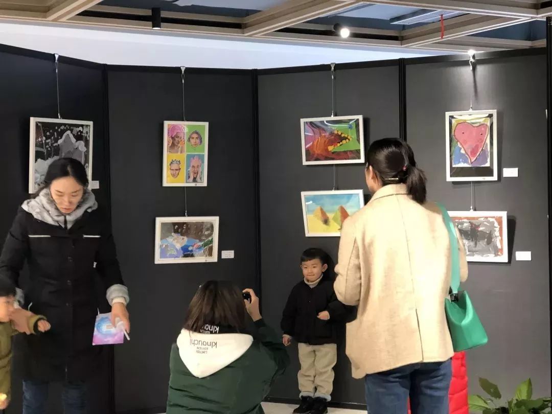 全国拥有800多家的美术机构在慈溪举办了画展