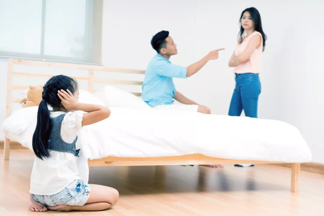 父母吵架对孩子的影响有多大？这些孩子的倾诉，让人心塞伤害 