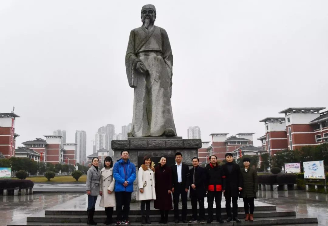 我校赴宜春中学参观学生活动中心建设