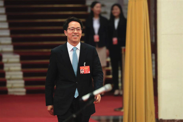 张晓明:2019年8月澳门将依法选举新一任行政长官