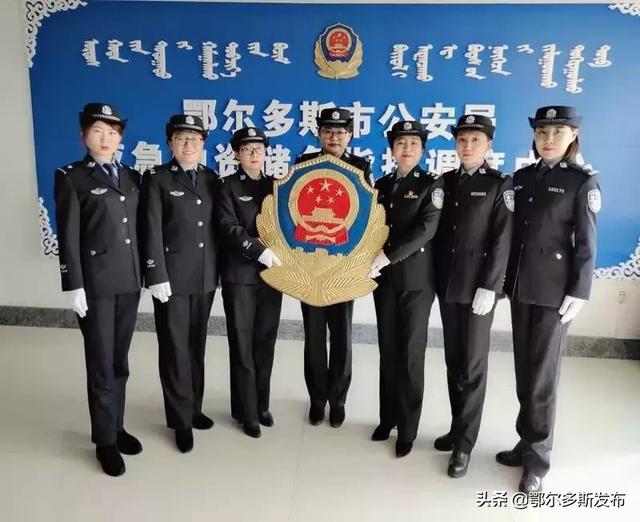 警徽闪耀警花绽放