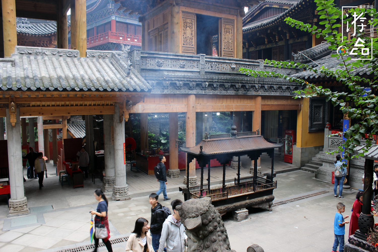 多年以前,因为电影《疯狂的石头》在罗汉寺取景,使得这