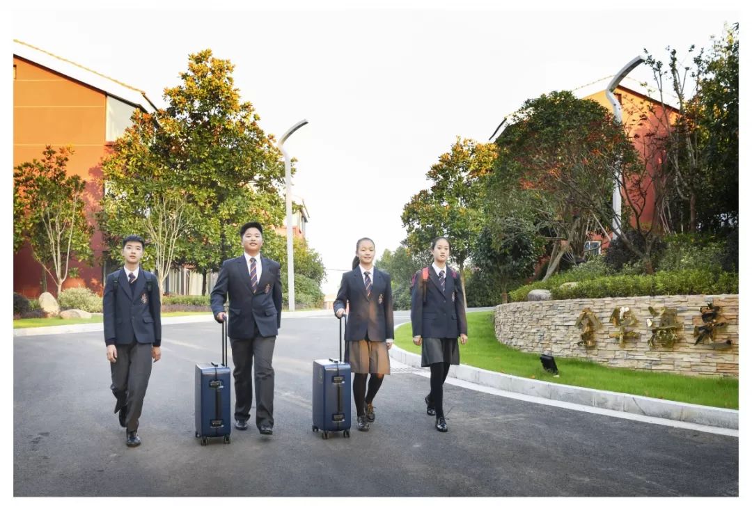 (信奥数学为特色的学校)海亮实验中学(人文特色的学校)海亮艺术中学