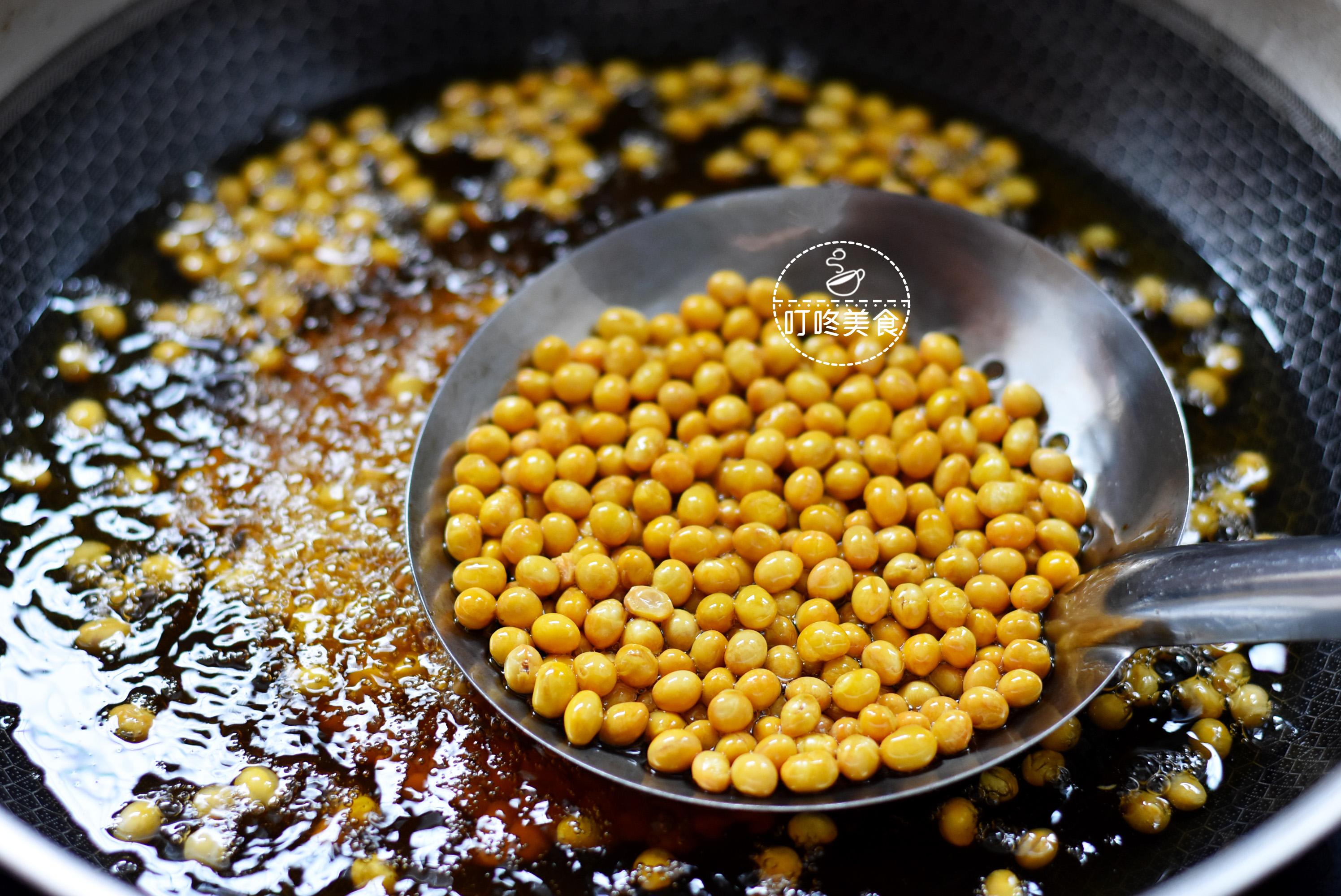 炸黄豆时，不可直接下油锅！多加这一步，黄豆更香脆，不烧焦_水分
