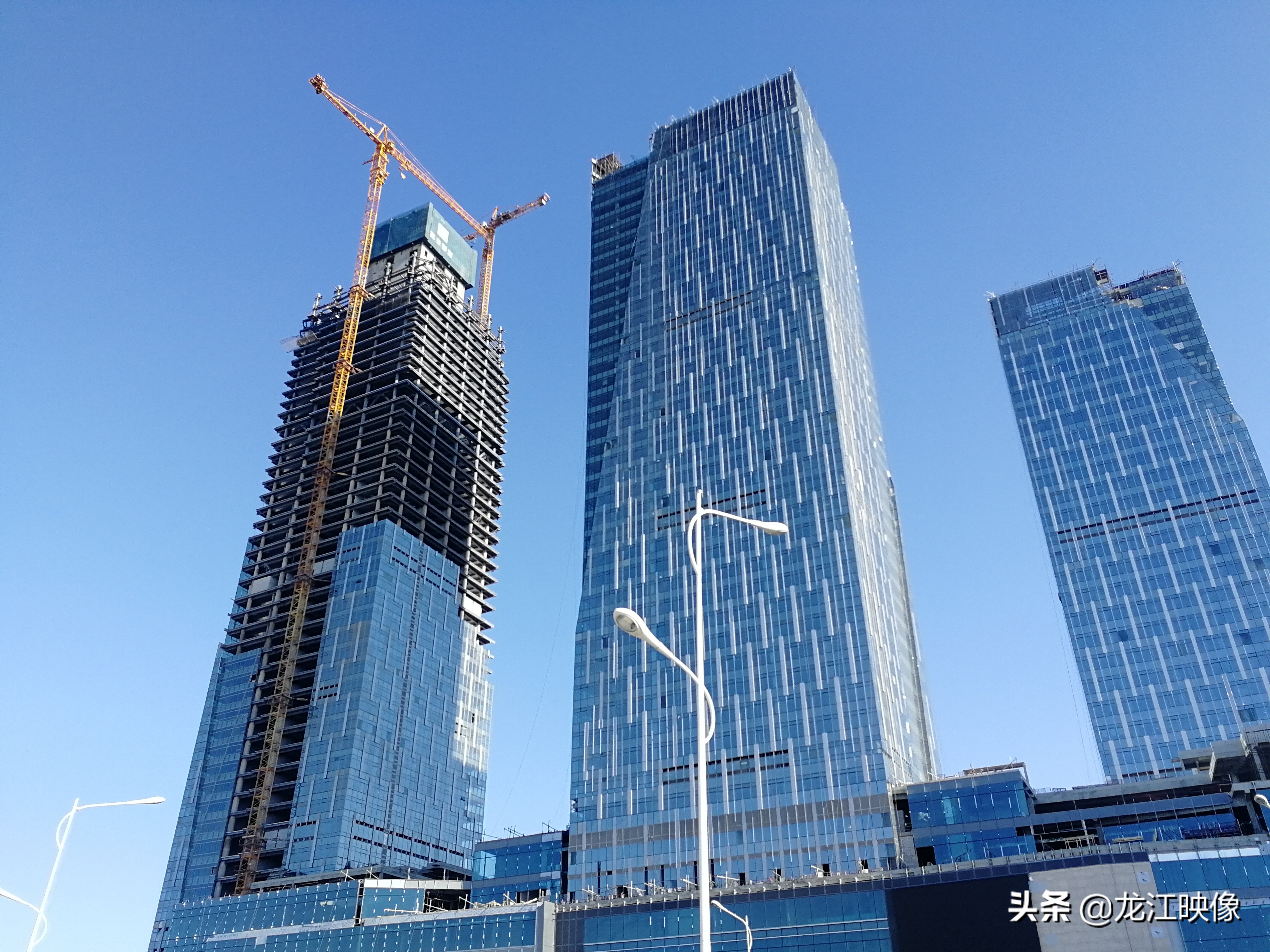 正在建的是一栋高288米的高楼,建筑主塔规划60层,建成后将为哈尔滨市