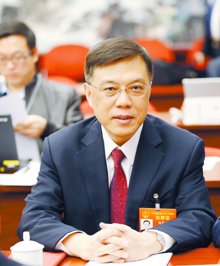 杨勤荣参加十三届全国人大二次会议山西代表团