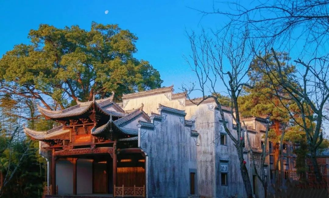 今日,婺源水墨上河文旅项目历经一千多个日夜匠心打造,在景区游客