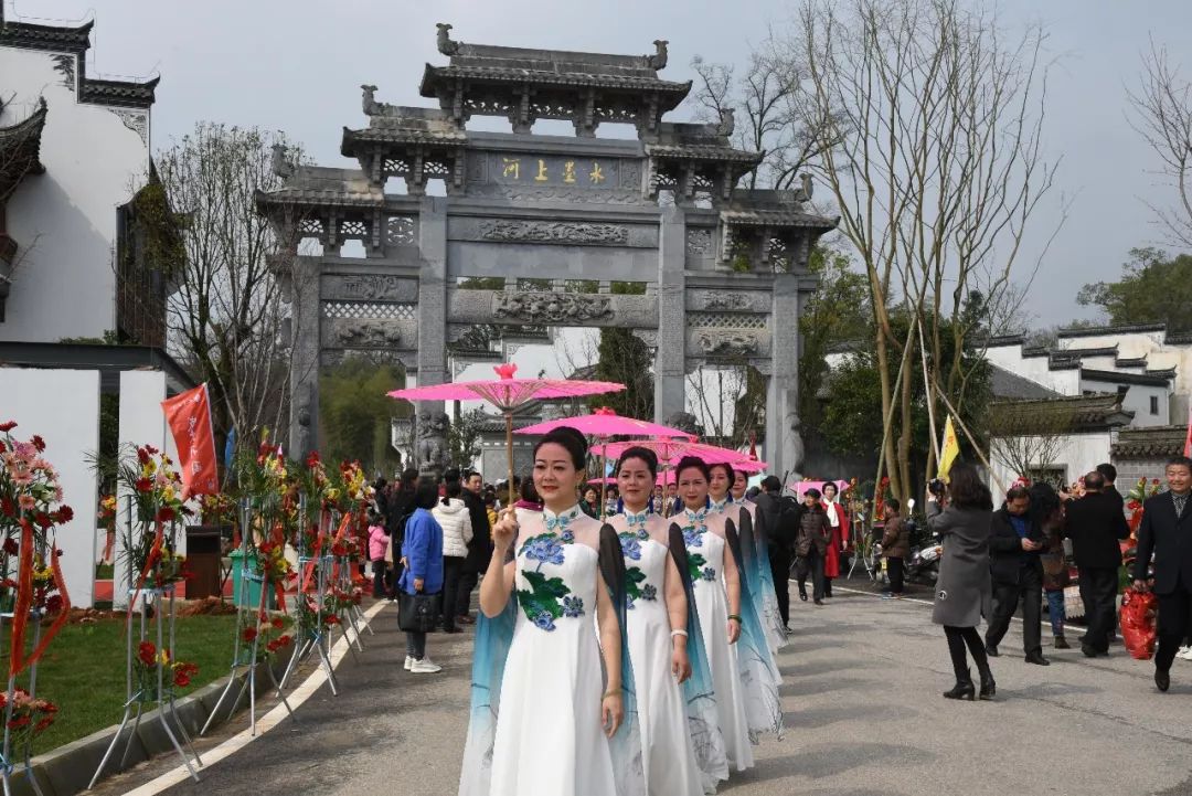 今日,婺源水墨上河文旅项目历经一千多个日夜匠心打造,在景区游客