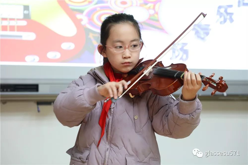 艺术嘉嘉童展才艺乐迎新学期第三届校园艺术节音乐专场