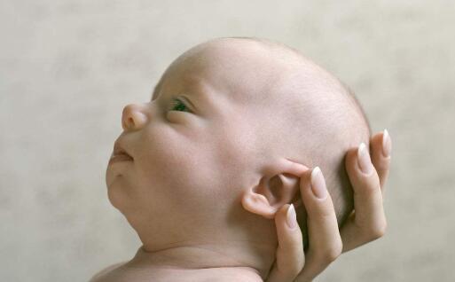 原創
            新生兒頭髮少 給寶寶剃光頭會讓頭髮變多嗎？ 親子 第3張