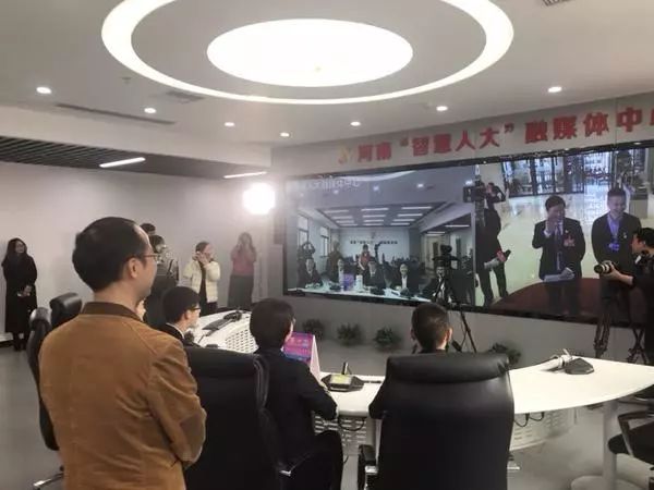 京豫两地首次5G连线 郑州学子与全国人大代表