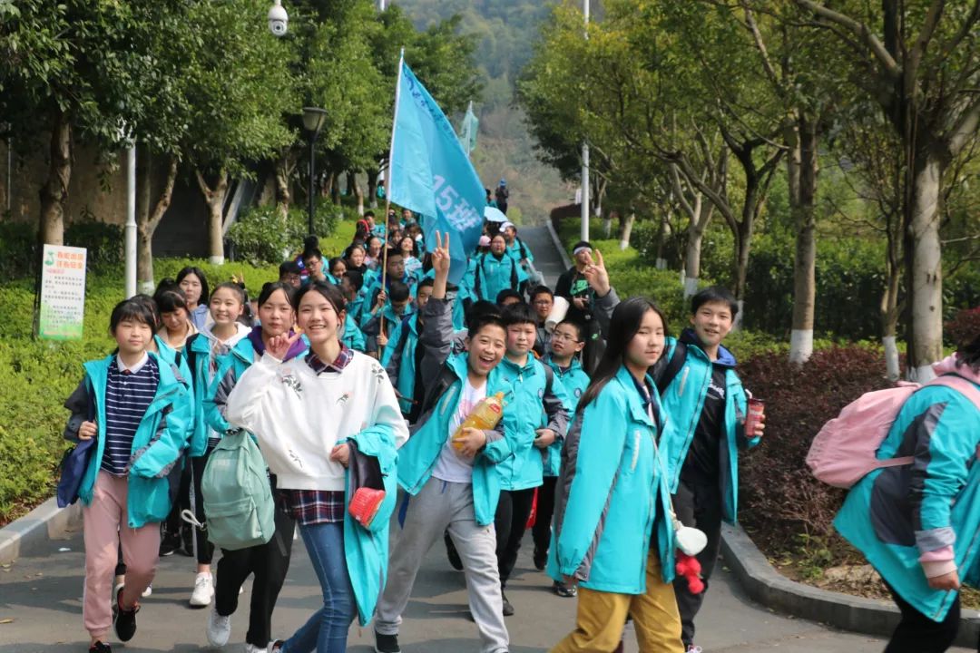 西南大学银翔实验中学//穿行春野,少年锦时