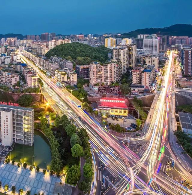 遵义市汇川区南京路,黔路之上的多彩贵州.