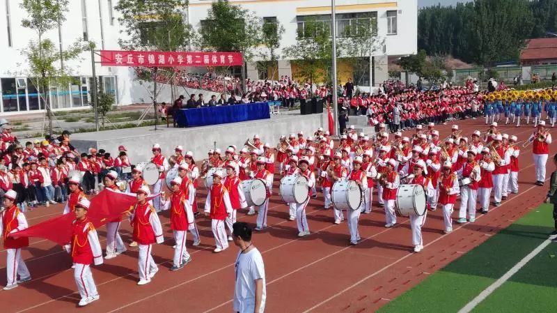 兴安街道王十里小学少先队活动室 凌河镇凌河小学鼓号队 为让少先队员