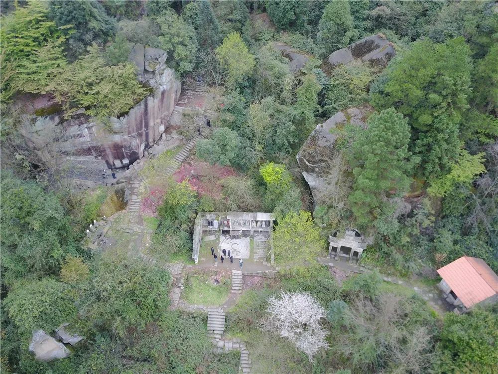 大石箐石林寺石刻 大石箐石林寺石刻位于凤来乡高楼村,占地面积37500