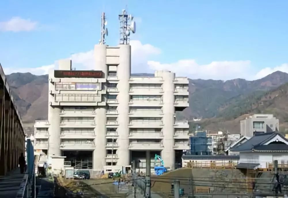 ▼山梨县文化馆他主张建筑应该给以后的建造留有余地,适应建筑的不断