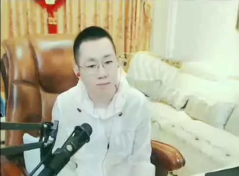 二子爷直言一手或将重回yy二子爷收购刘一手快手号。王小源建议刘一手媳妇改嫁二子爷。