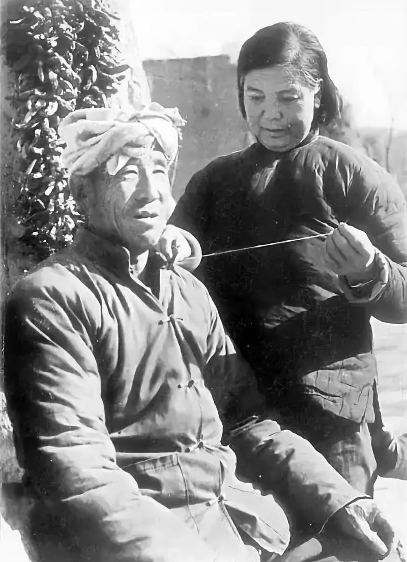 时代影响1944年3月13日,延安《解放日报》报道了封芝琴和张柏争取