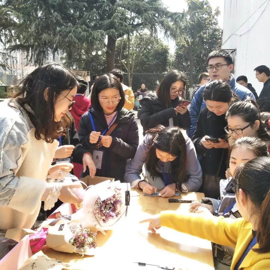 "缤纷女生 温暖校园 女生节活动_翟梦婷