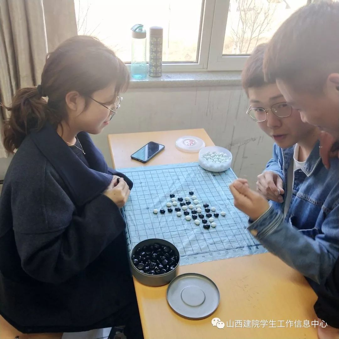 以棋会友乐在其中