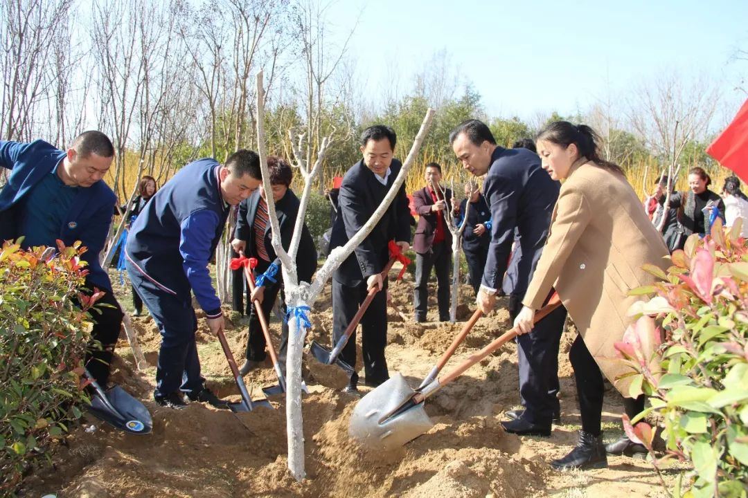 单县举行全县统一战线植树节暨"同心林"奠基仪式