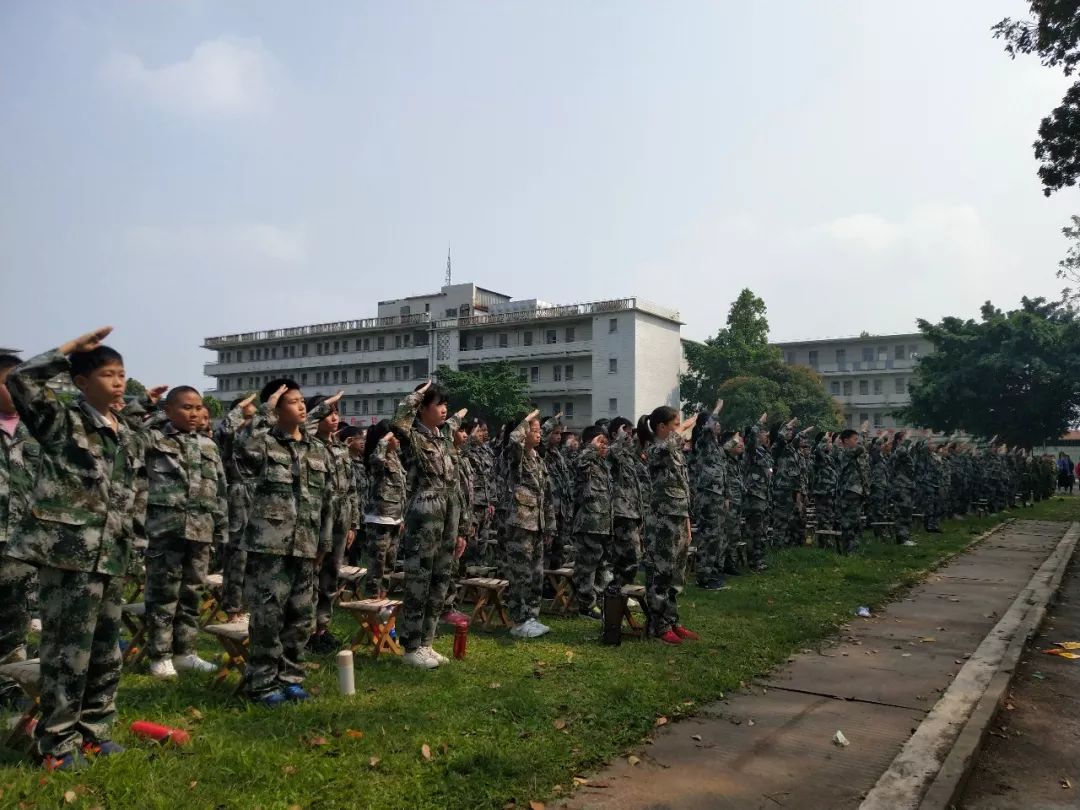 下午两点半,在德育学校的操场上,召开了茂名市德育学校第489期社会