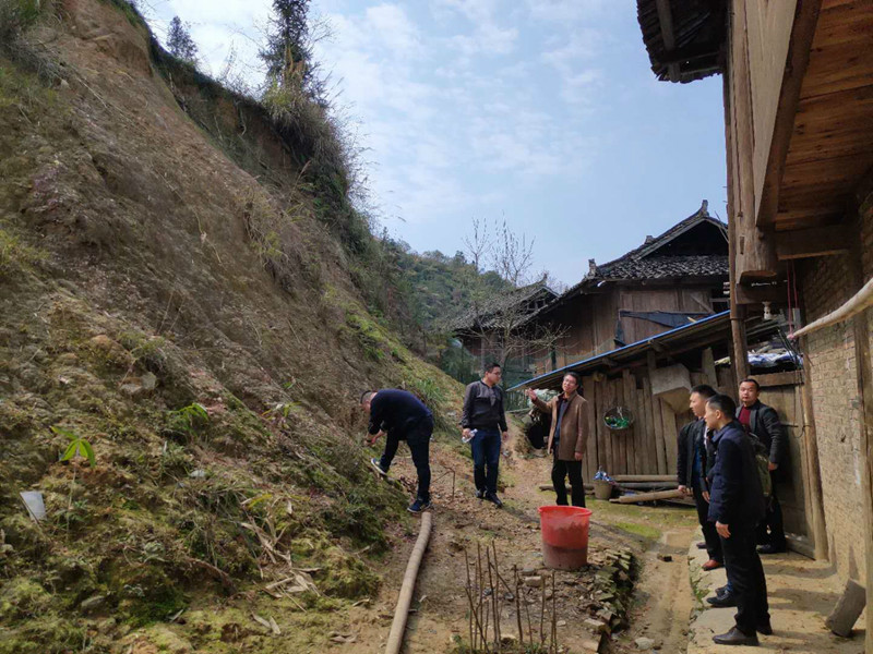 县自然资源局到刚边乡高麻村检查泥石流和安置点地灾治理工作