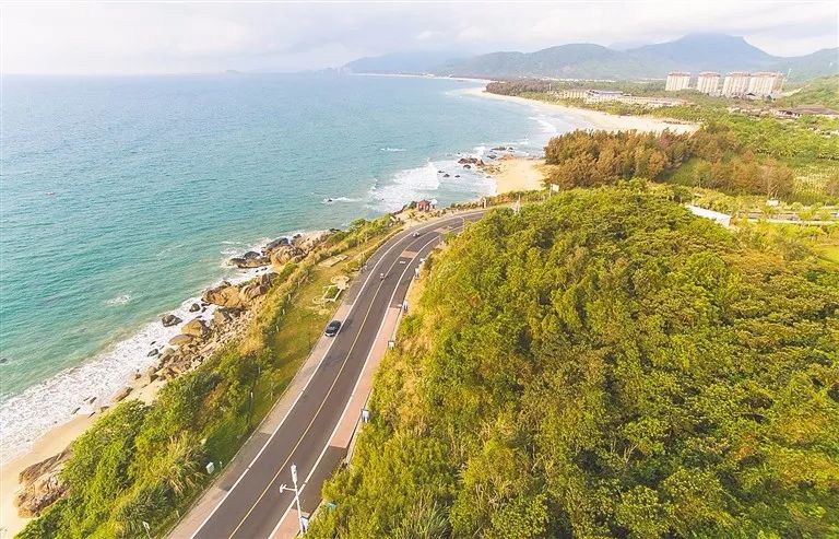 资料图:万宁滨海旅游公路石梅湾路段. 海南日报记者宋国强 摄