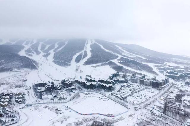 松花湖18/19雪季最强降雪达30公分,粉雪盛宴你还等什么?