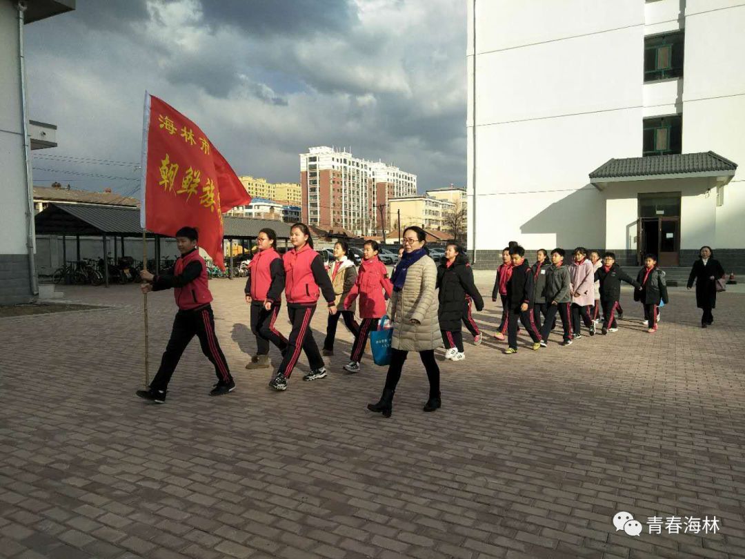 海林市朝鲜族实验小学开展"学习雷锋精神 争做道德学生"志愿服务活动