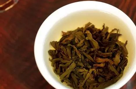 因为茶多酚是茶叶的核心物质,尽管茶叶中含氨基酸等鲜甜味物质,但