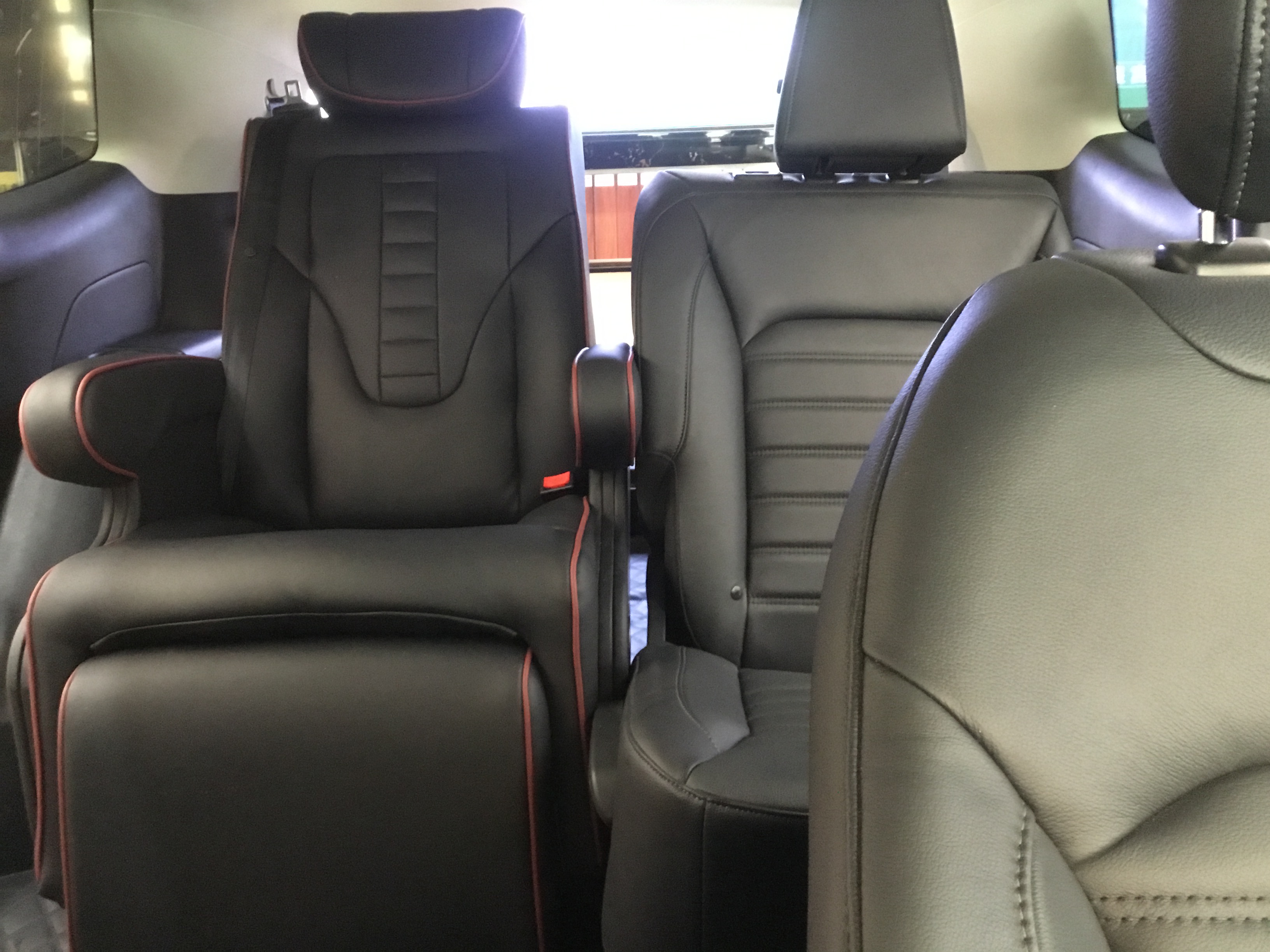 2021款高顶V260L改装埃尔法座椅豪华舒适-新浪汽车