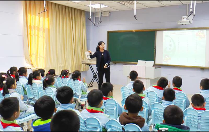 为复学高二高三教室一张课桌配一张床？上海浦东教育局：谣传