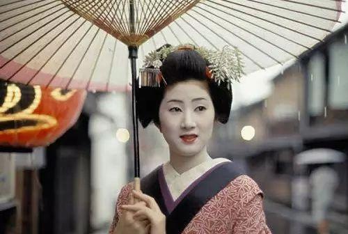 日本艺妓是"明治维新"功臣 姿色让英女王醋意大发