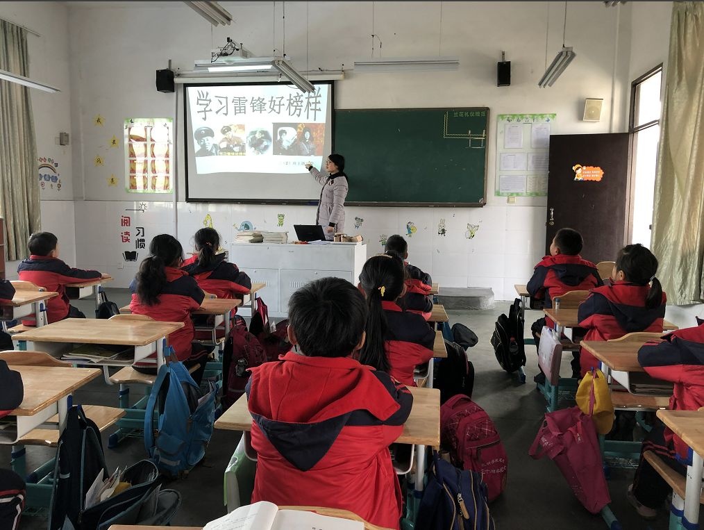 学生们的手抄报编辑:董顺江撰写:刘志荣摄影:王锡锋审稿:李少军返回