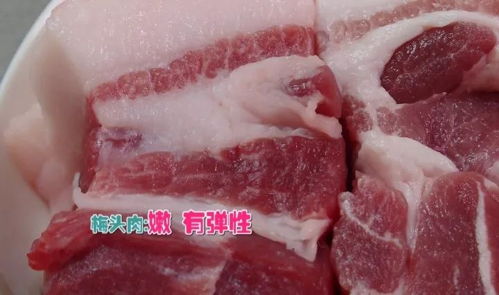 猪肉最好选梅头肉,这样肉馅才又嫩又有弹性.