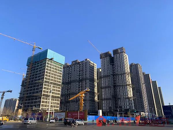 天山世界之门项目实景一旦78层的a座综合楼修建完成,将会成为石家庄