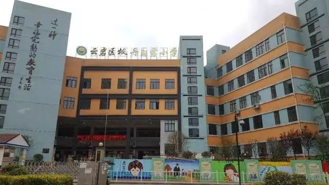 恭喜恭喜恭喜枫丹白露小学44名小朋友光荣成为贵阳晚报小记者