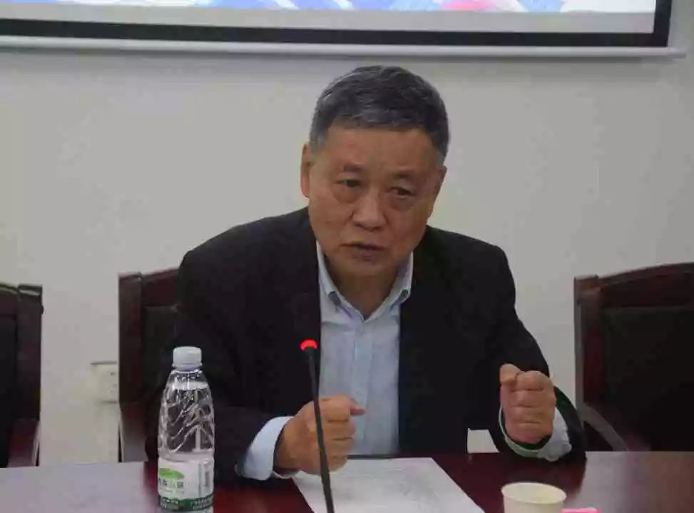 张湘伟校长一行莅临信息技术学院开展专项调研工作